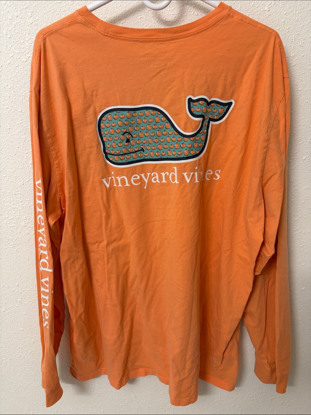 Vineyard Vines Long-Sleeve Tee with Pumpkin 🎃 Patterned Whale